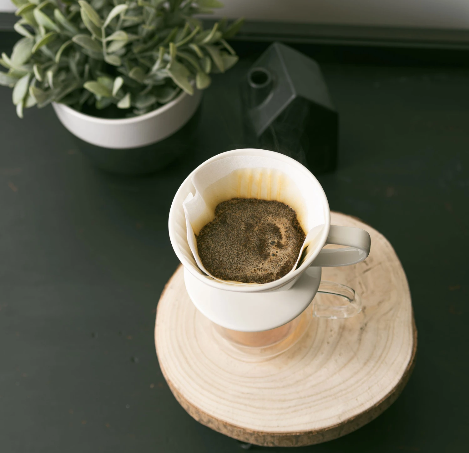 Kalita Style 102 Ceramic Coffee Dripper - White 9 Kalita Style 102 Ceramic Coffee Dripper - White - Image 7