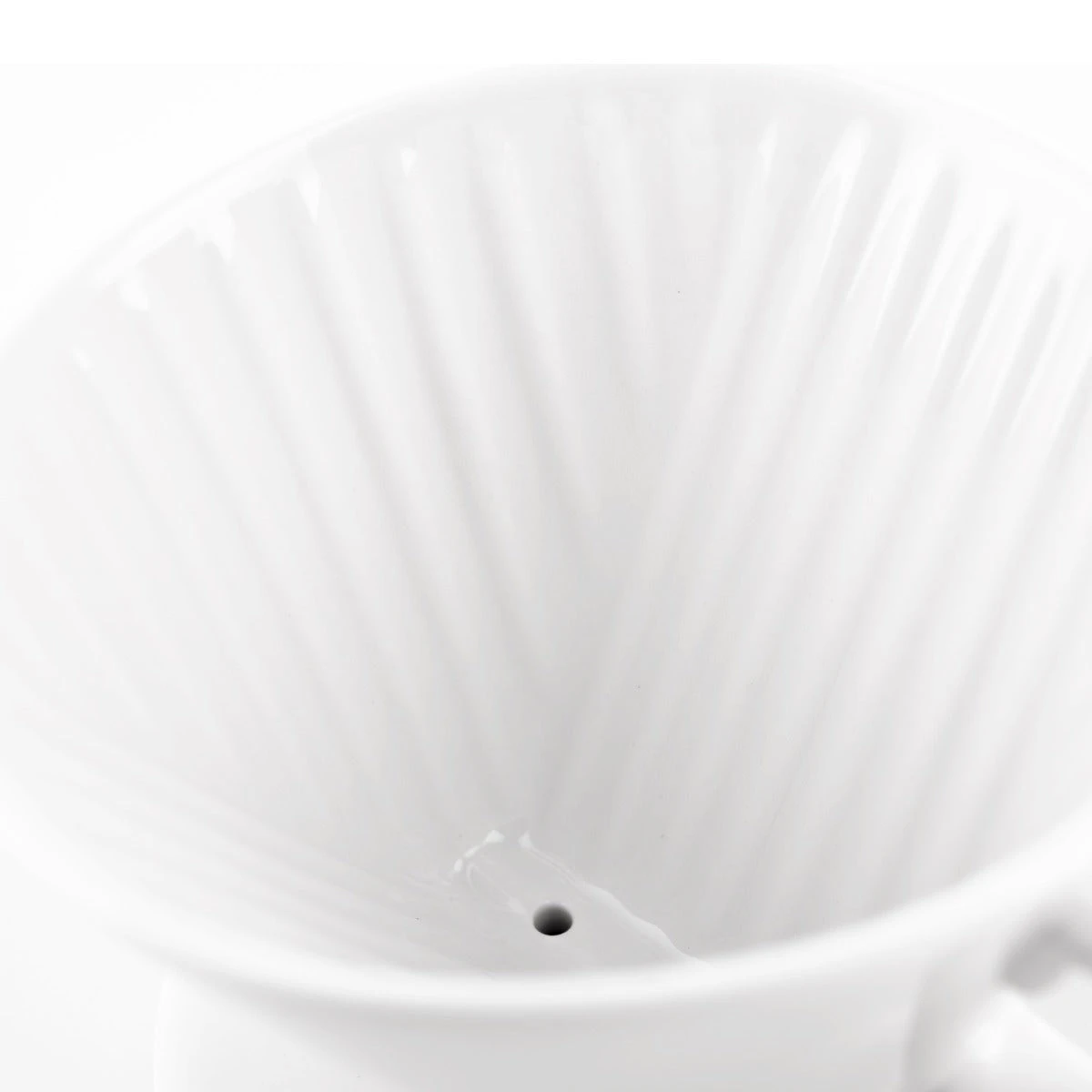 Kalita Style 102 Ceramic Coffee Dripper - White 7 Kalita Style 102 Ceramic Coffee Dripper - White - Image 5